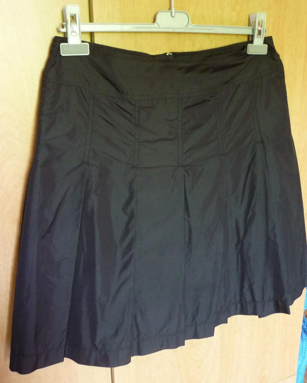 Jupe A-ligne noire doublée en tissu imperméable avec plissements de H&M Taille 38 Très souple – photo 3